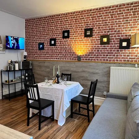 3 Piece Hyper Centre Apartman *