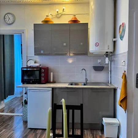 Apartman 3 Piece Hyper Centre